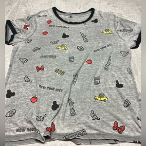GRAPHIC TEES